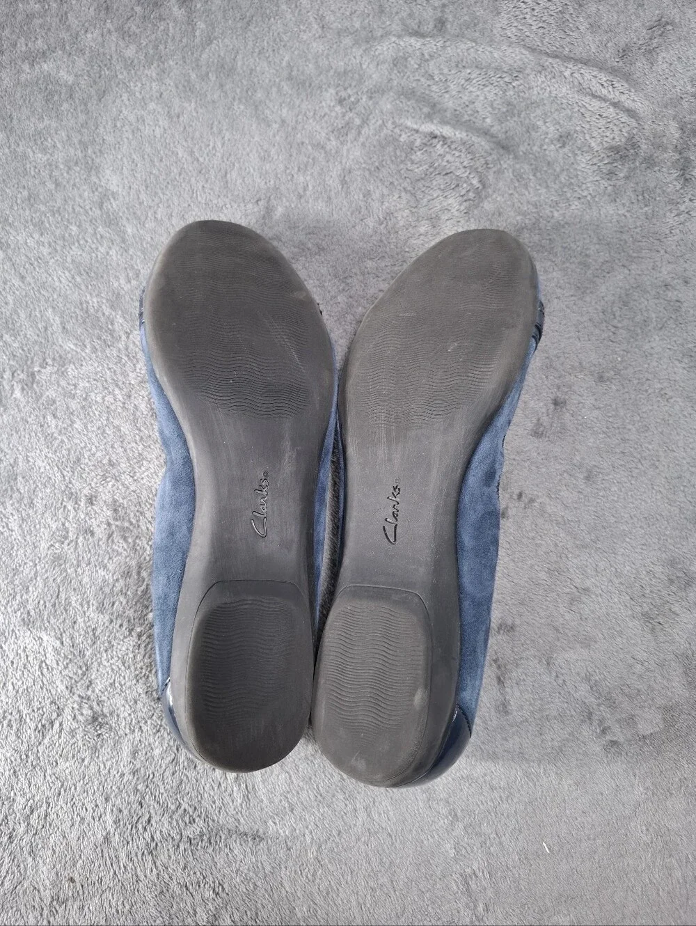 Clarks Womens Navy Suede Ballet Flats with Patent Trim Size 10M Comfort